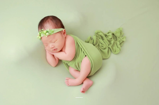 日土宝宝边吃边拉正常吗